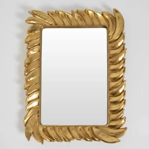 Très Appealing Resin Wall Mirror | GigiandTom Fashion